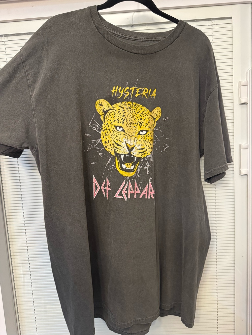 Vinyl Icons Vintage Inspired Streetwear “Def Leppard Hysteria” graphic tee, L